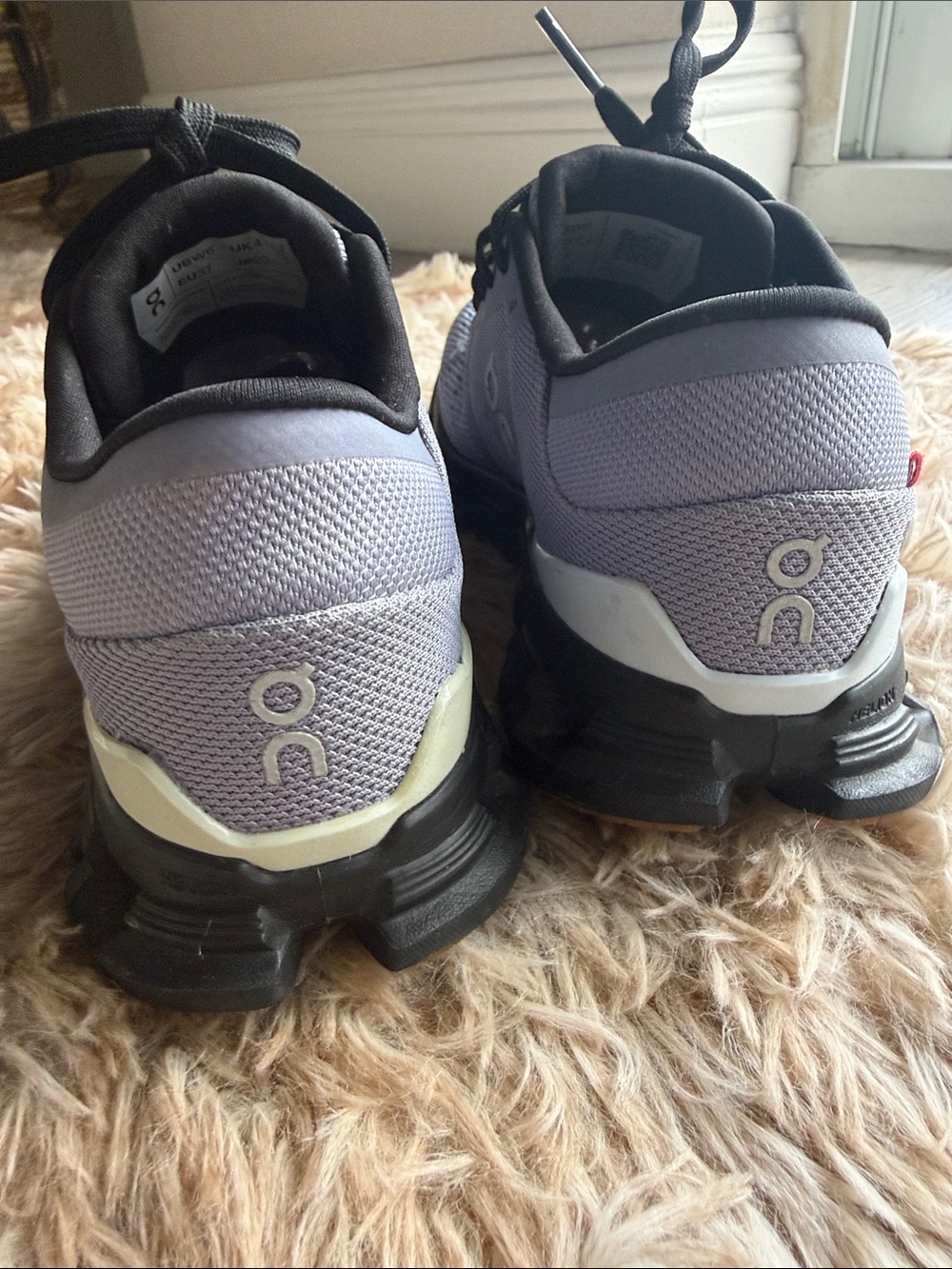 On Running Lavender and Black Cloud Running Shoes NWOT - Picture 2 of 6